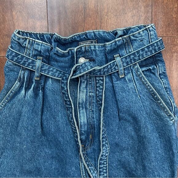 Abercrombie and Fitch High Waisted Paper Bag Mom Jeans with Belt, Size 27/4R - Picture 6 of 12